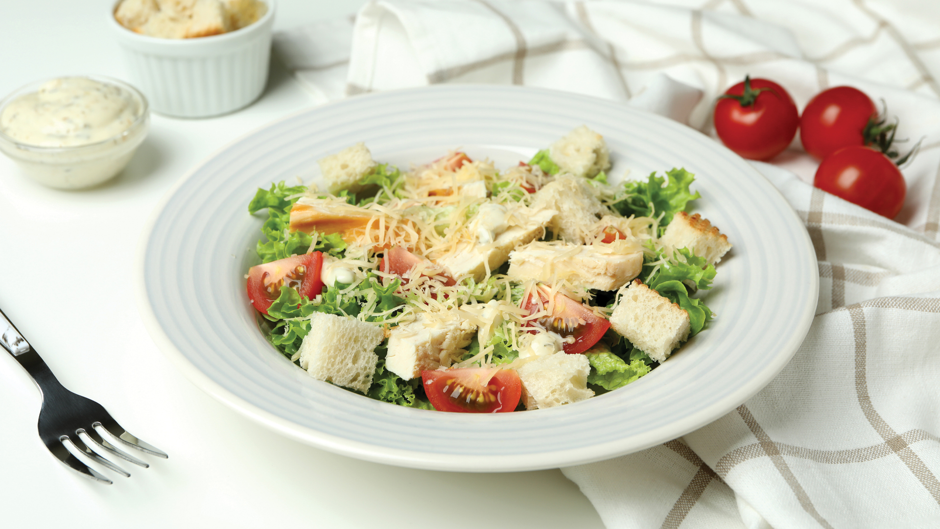 Sezar Soslu Tavuklu Salata