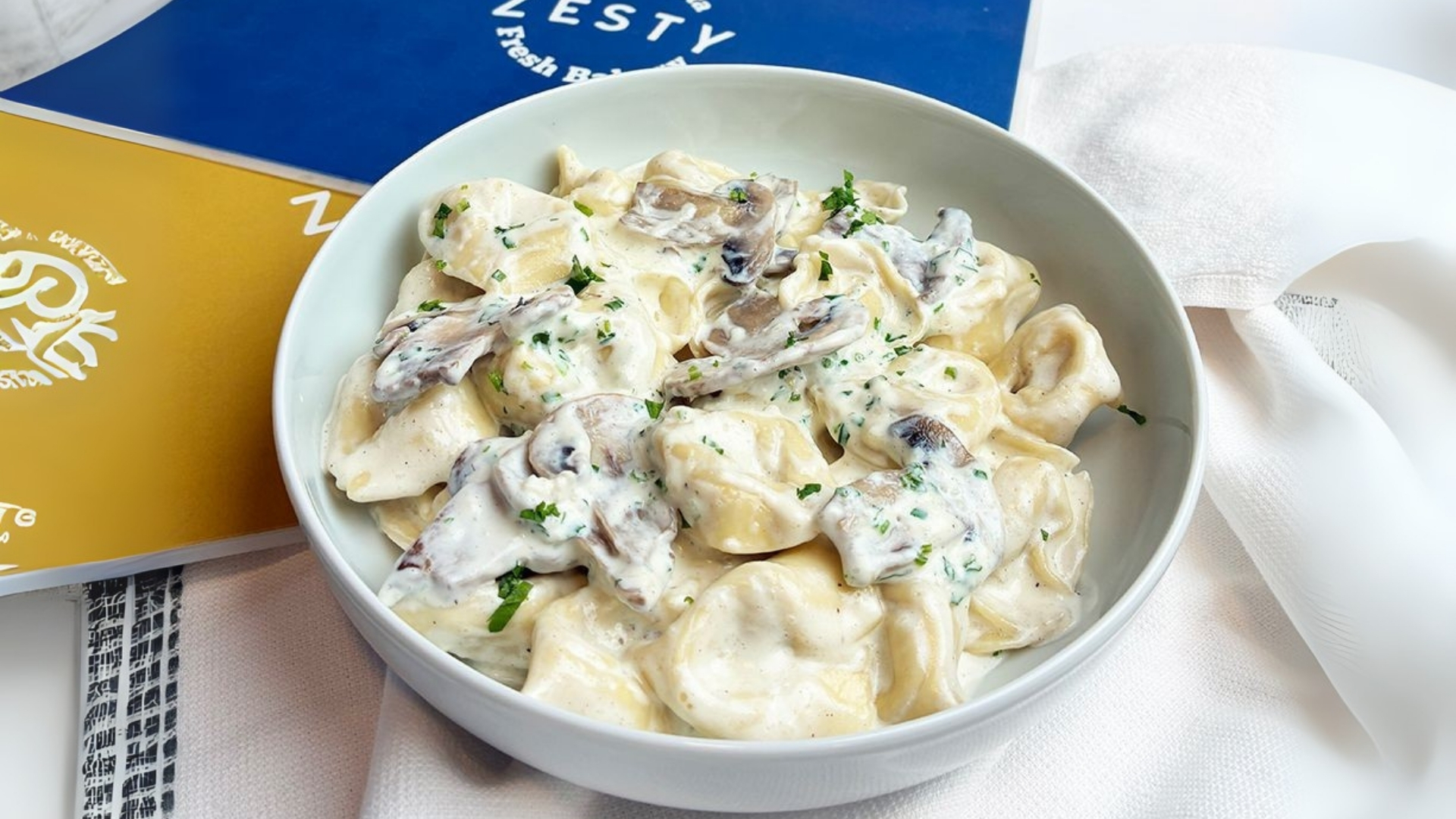 Krema Soslu Porçini Mantarlı Tortellini