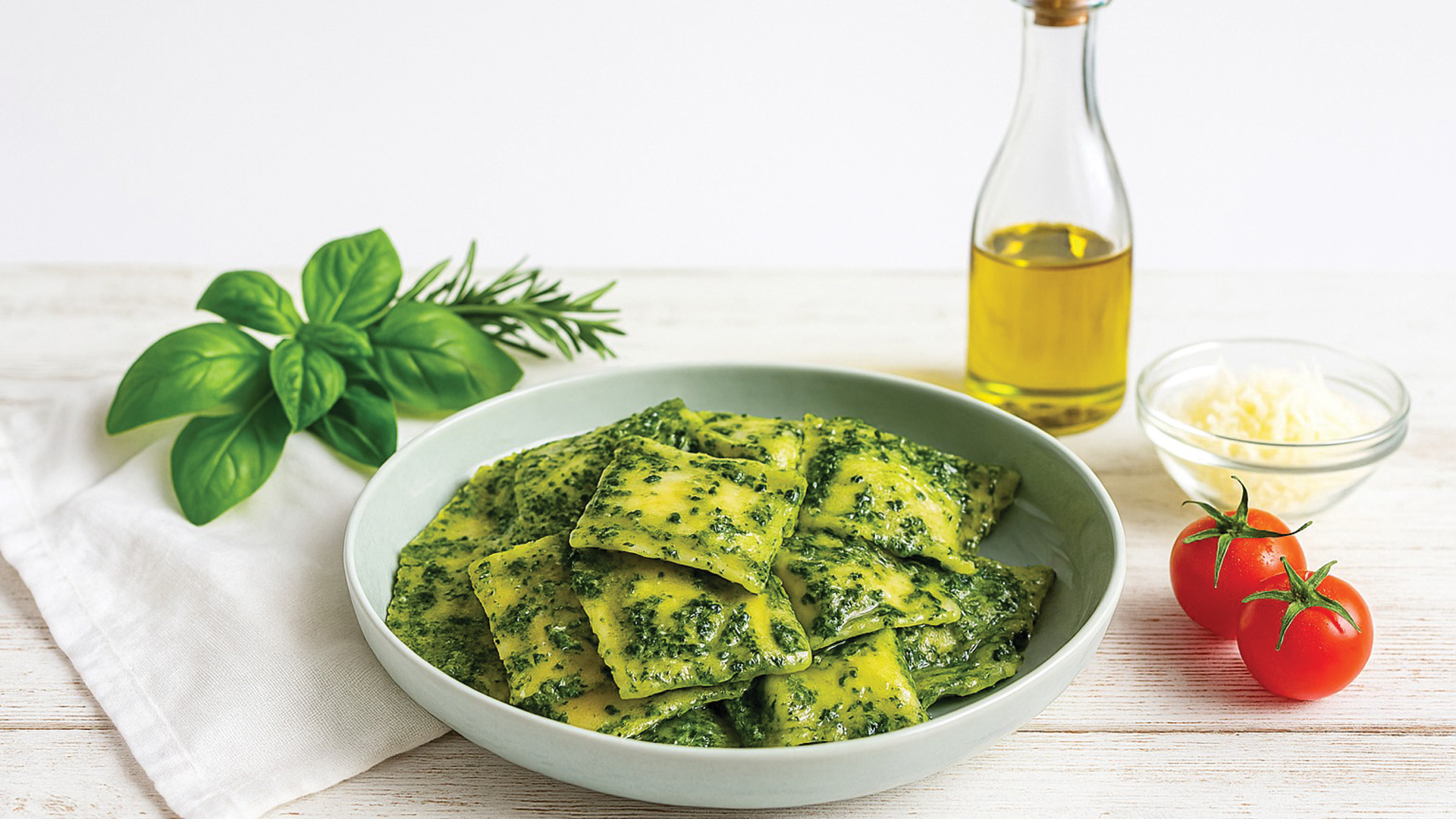 Fesleğen Soslu Peynirli Ravioli