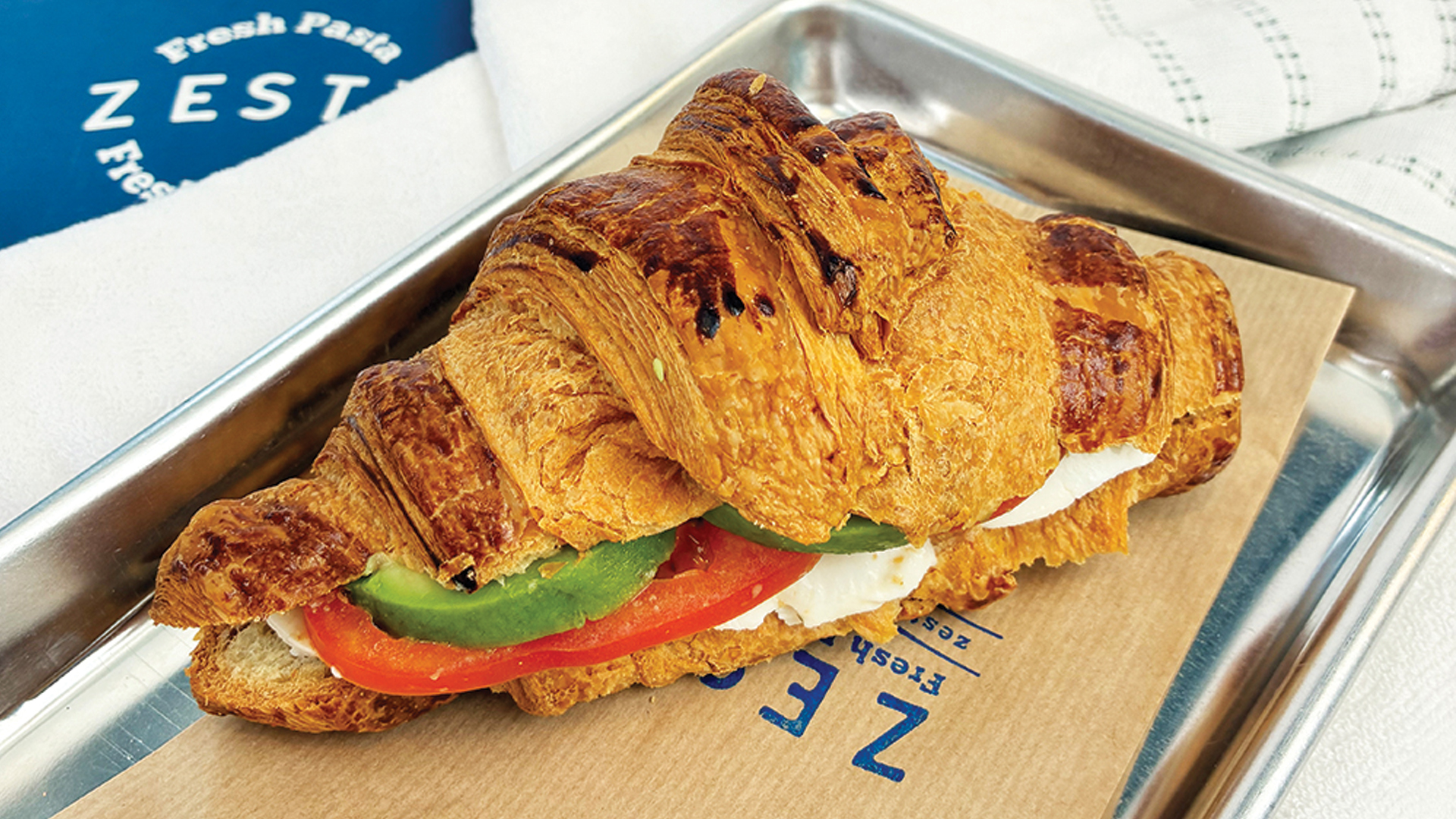 Mozzarellalı Kruvasan Sandviç